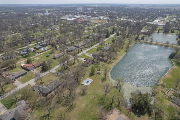 $325,000 | 727 North Leonard Street, Girard, KS 66743