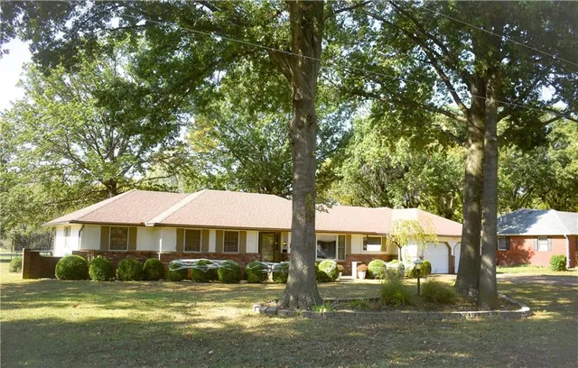 $340,000 | 727 North Leonard Street, Girard, KS 66743