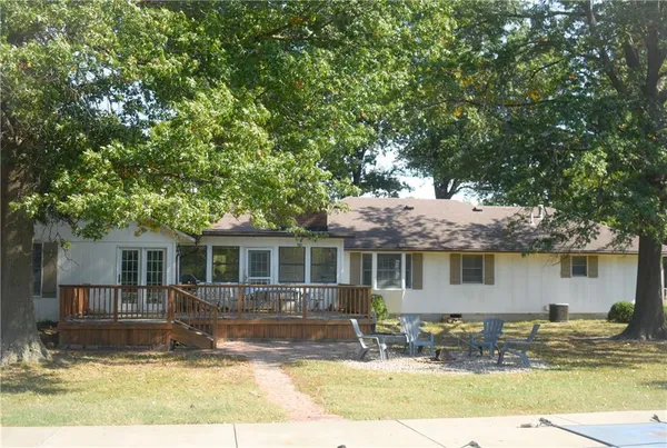 $325,000 | 727 North Leonard Street, Girard, KS 66743