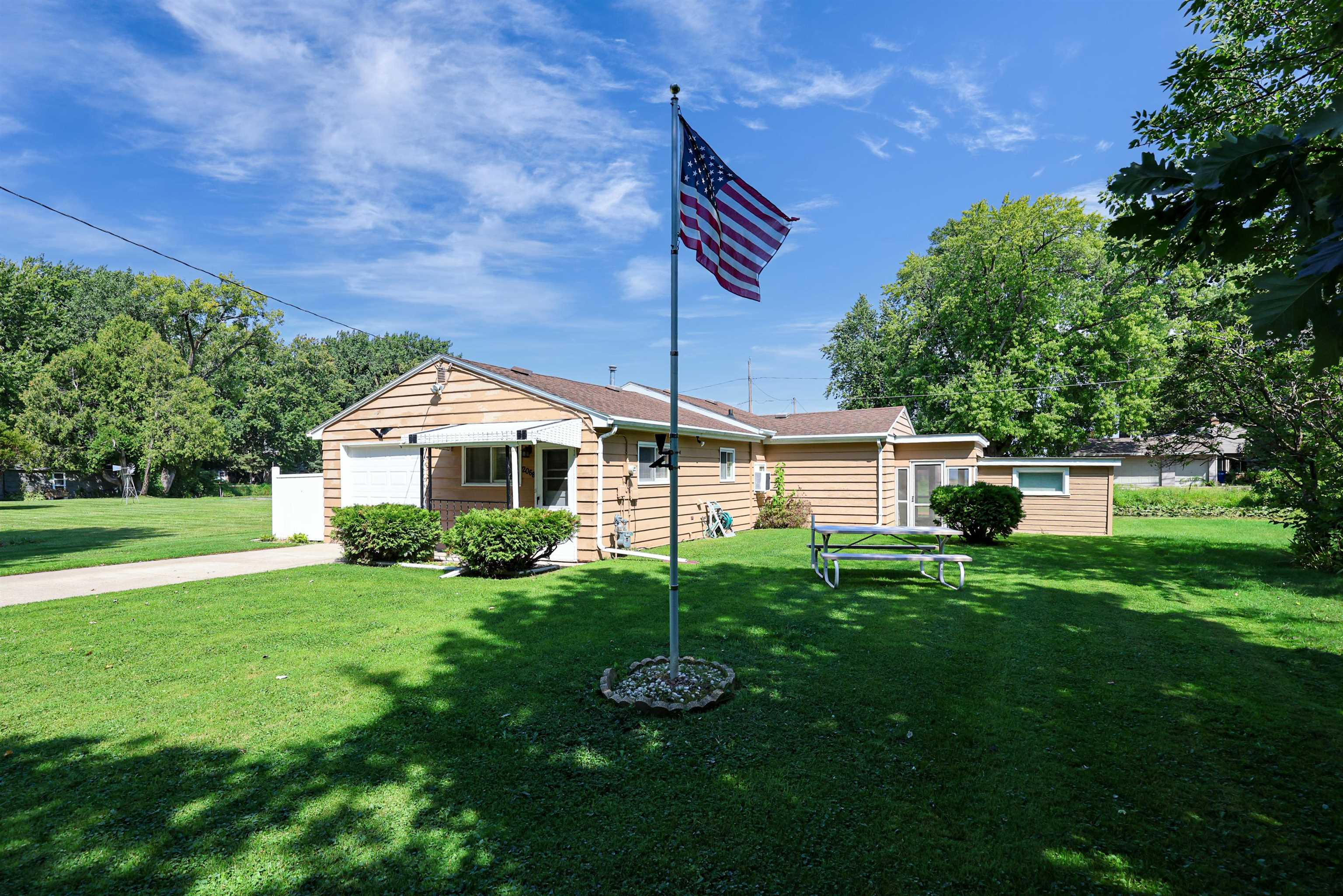 2068 Point Comfort Road Oshkosh, WI 54902 - Photo 2 of 44 Gallery Image 2