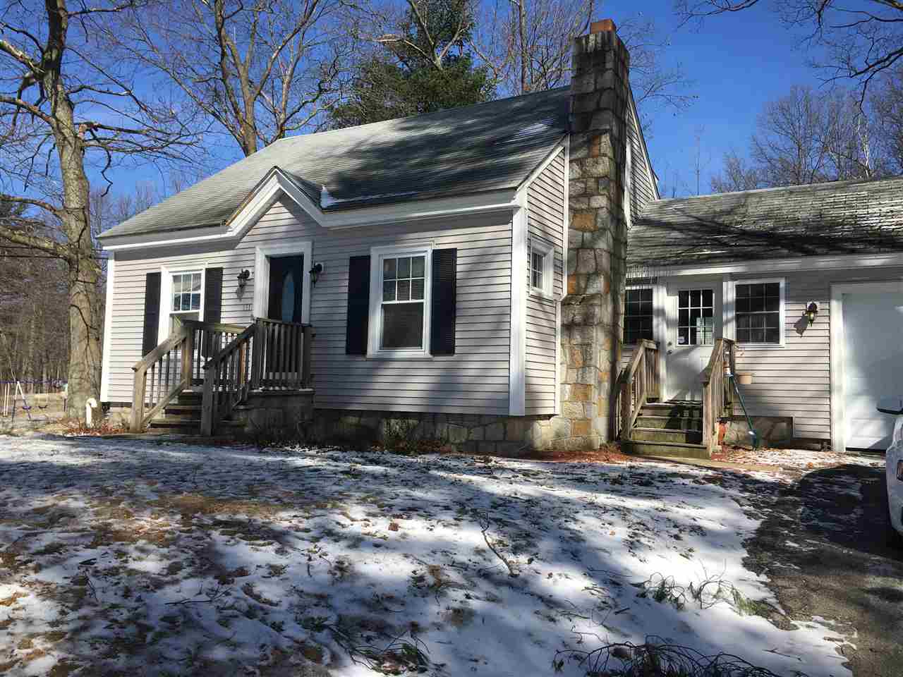 131 Mammoth Road Hooksett, NH 03106 - Photo 2 of 12