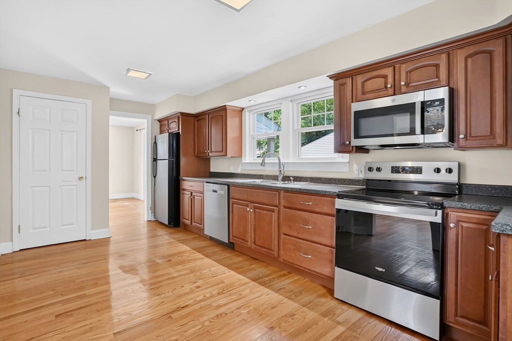 82 Biltmore Street Springfield, MA 01108 - Photo 5 of 39