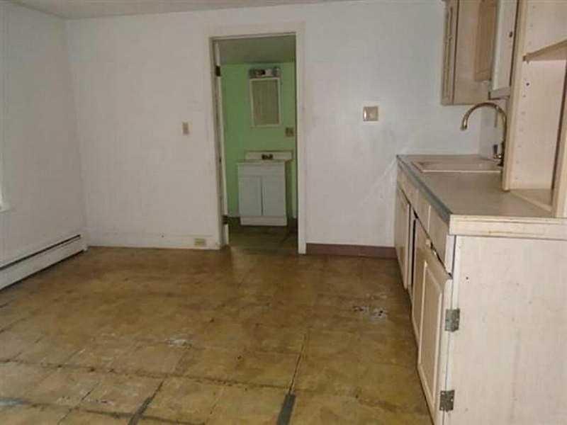 2856 West Shore Road Warwick, RI 02889 - Photo 6 of 10 Kitchen.
