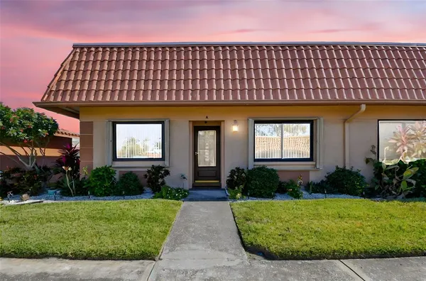 $309,900 | 19029 US Highway 19 North, Unit 27A, Clearwater, FL 33764