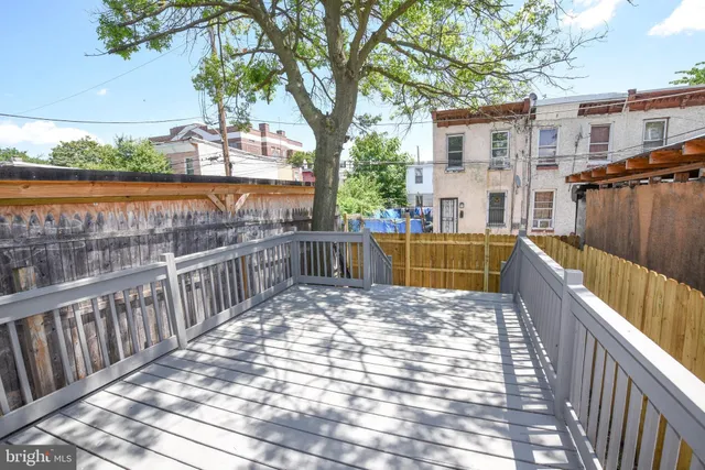 a view of a house with backyard and deck