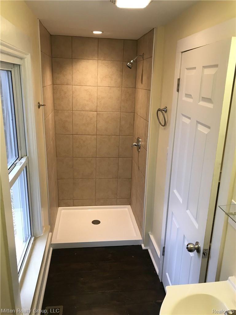 5080 Colf Road Carleton, MI 48117 - Photo 15 of 25 15 Bathupc.jpg