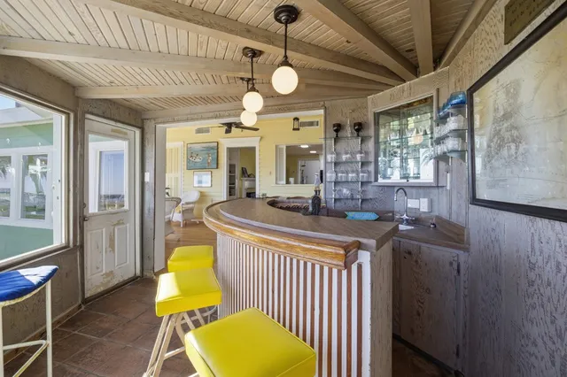 $1,200,000 | 1108-1024 South Water Street, Rockport, TX 78382