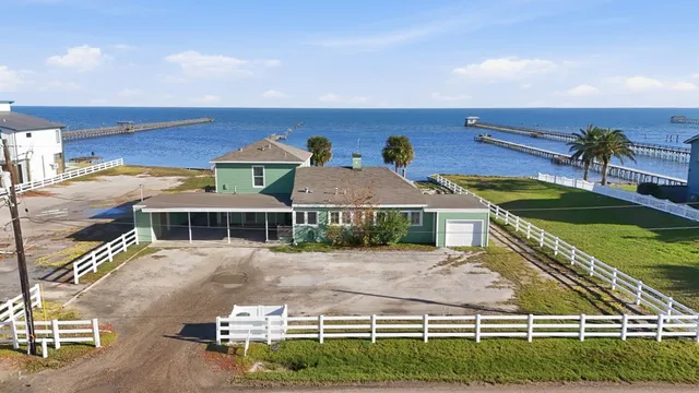 $1,200,000 | 1108-1024 South Water Street, Rockport, TX 78382