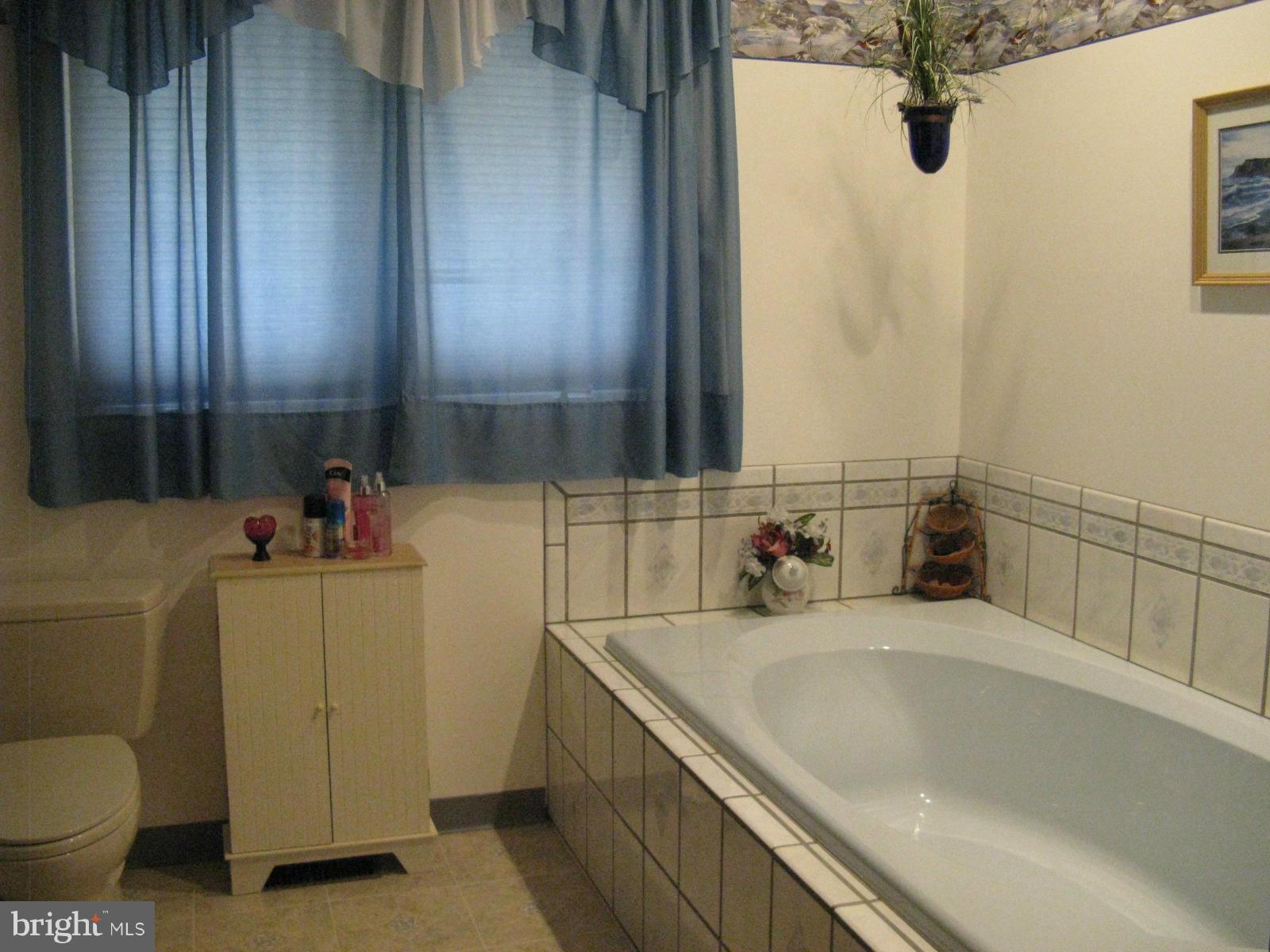 5008 David Greene Road Cambridge, MD 21613 - Photo 8 of 18 Bath
