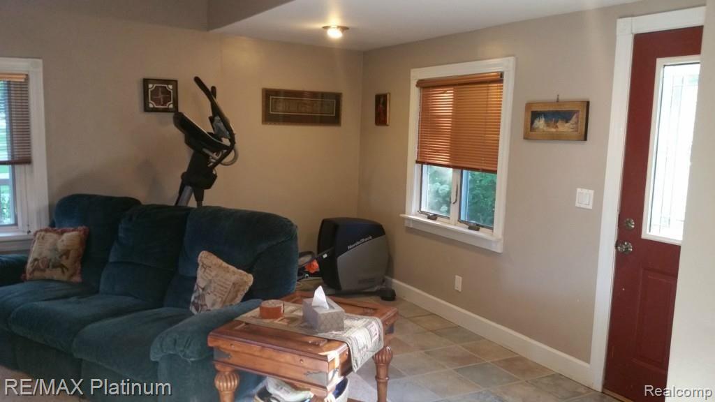 5539 Richardson Road Howell, MI 48843 - Photo 13 of 60 14.jpg
