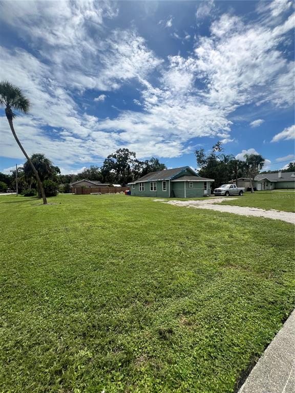 4223 Sawyer Road Sarasota, FL 34233 - Photo 3 of 18