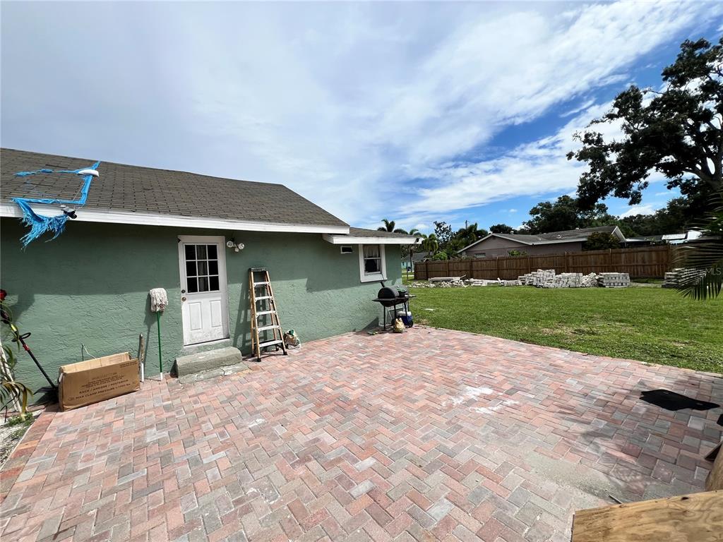 4223 Sawyer Road Sarasota, FL 34233 - Photo 8 of 18