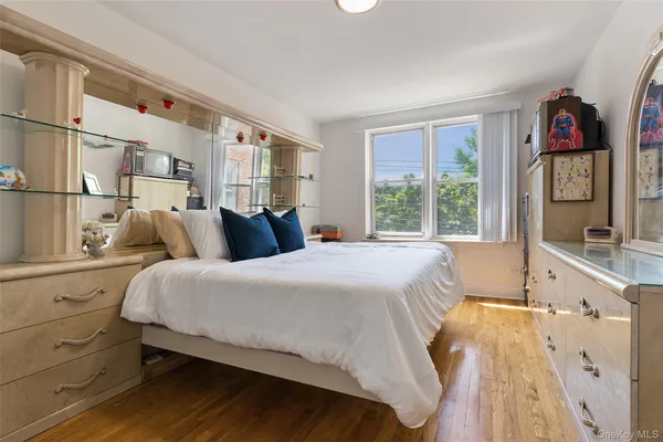$189,000 | 205 East 238th Street, Unit 2C | Woodlawn Heights