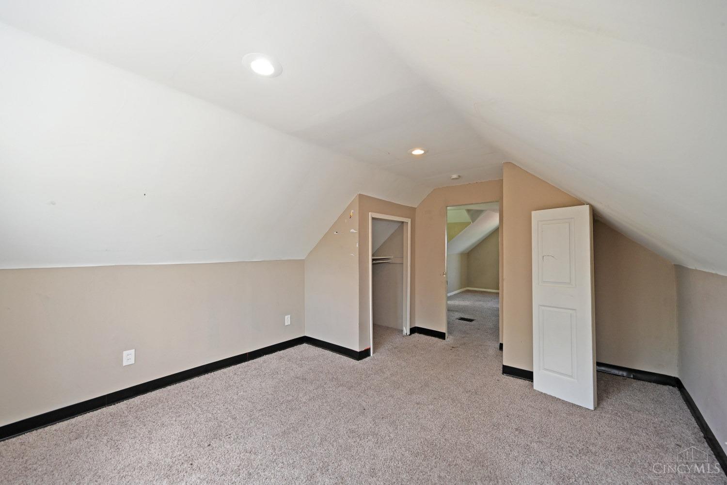 527 Virgil Road Cincinnati, OH 45238 - Photo 27 of 34