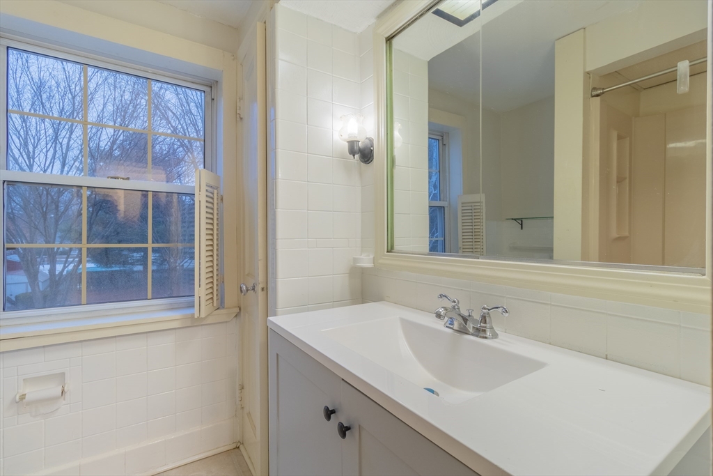 64 Acrebrook Road Springfield, MA 01129 - Photo 23 of 36