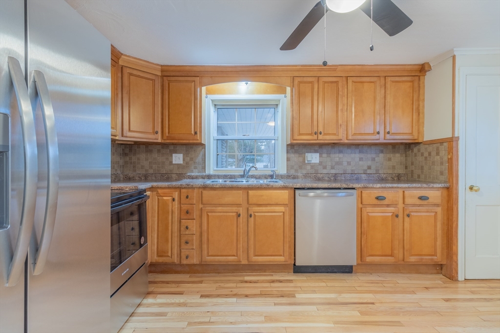 64 Acrebrook Road Springfield, MA 01129 - Photo 7 of 36