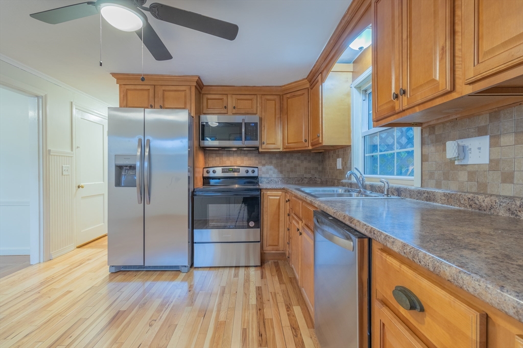 64 Acrebrook Road Springfield, MA 01129 - Photo 8 of 36