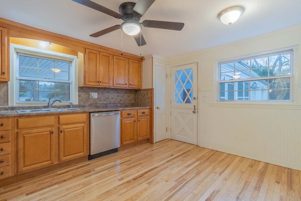 64 Acrebrook Road Springfield, MA 01129 - Photo 9 of 36