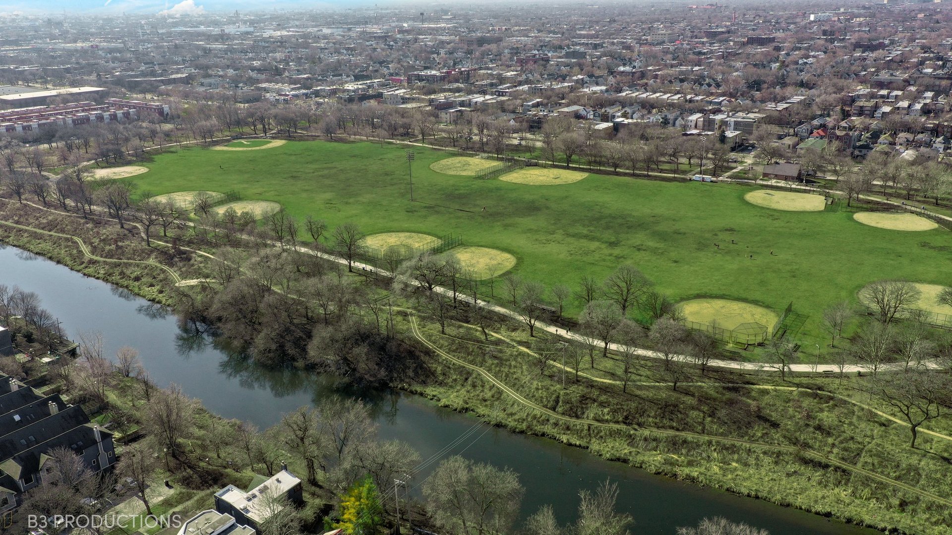 4159 North Maplewood Avenue Chicago, IL 60618 - Photo 27 of 31 a view of a lake with a city