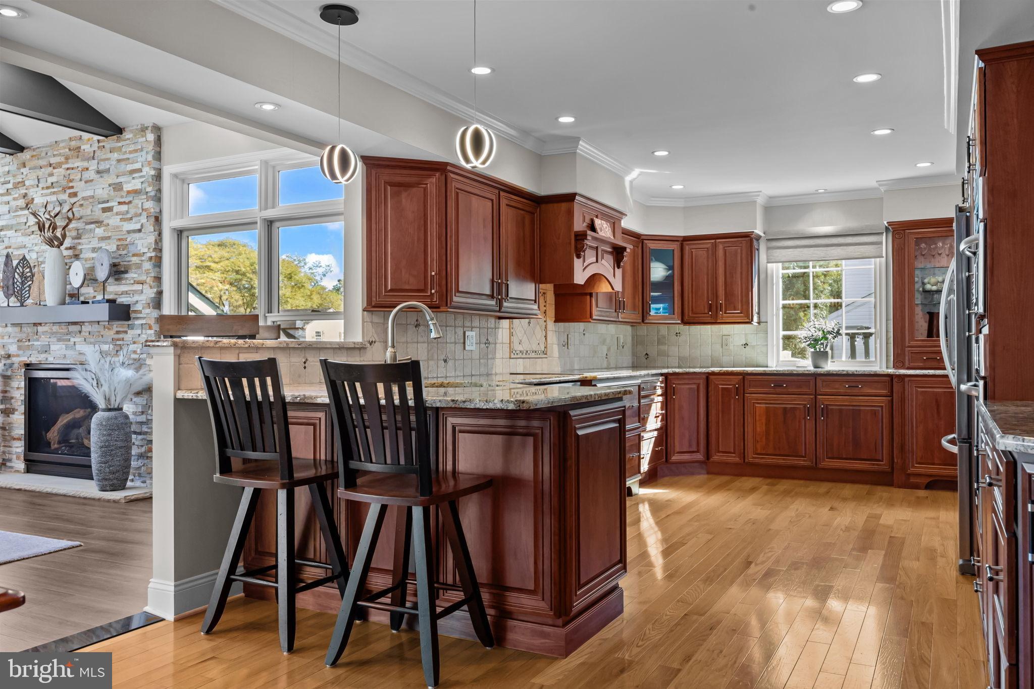 284 Greenview Road Yardley, PA 19067 - Photo 12 of 47 Counter seating