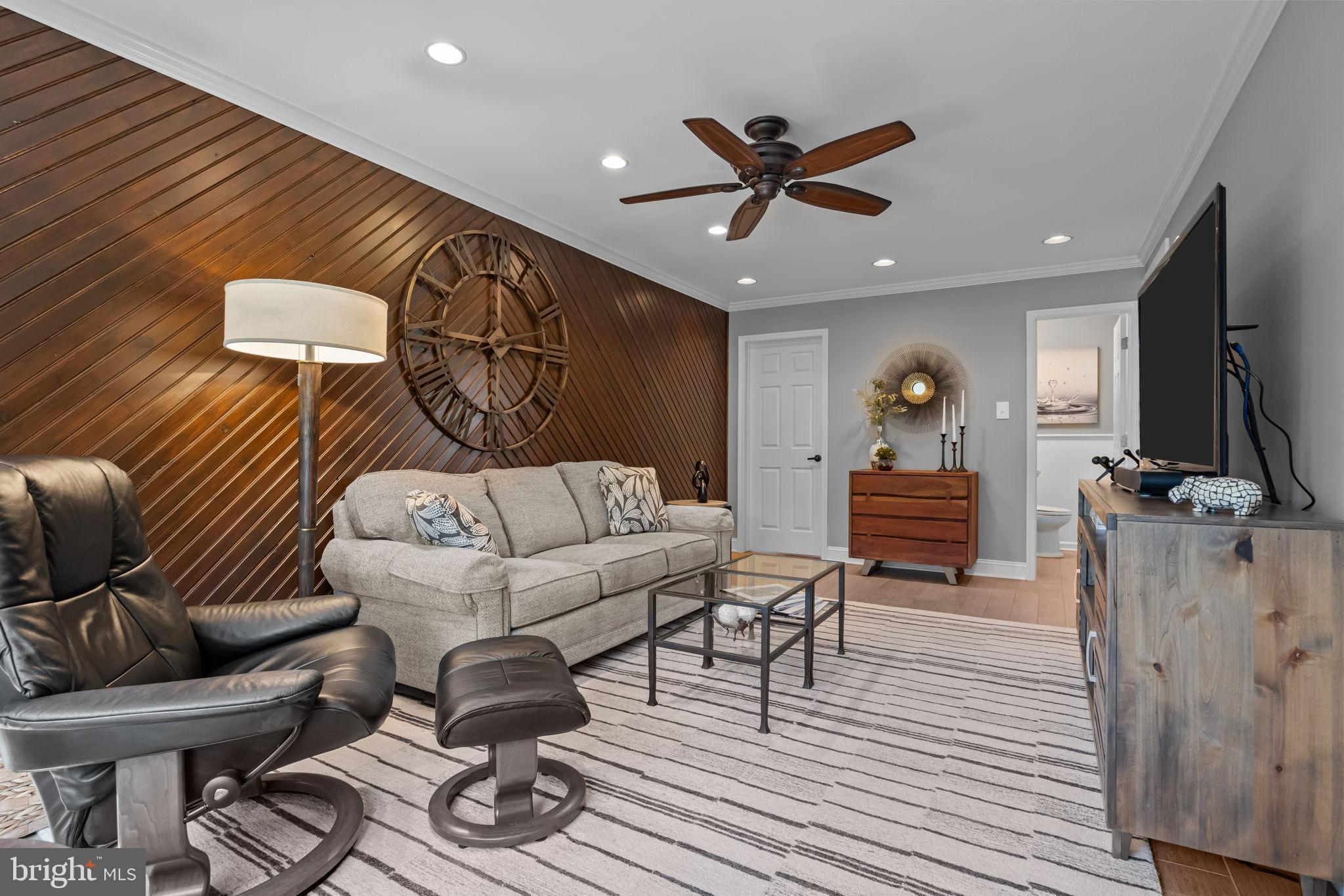 284 Greenview Road Yardley, PA 19067 - Photo 13 of 47 Stylish Den