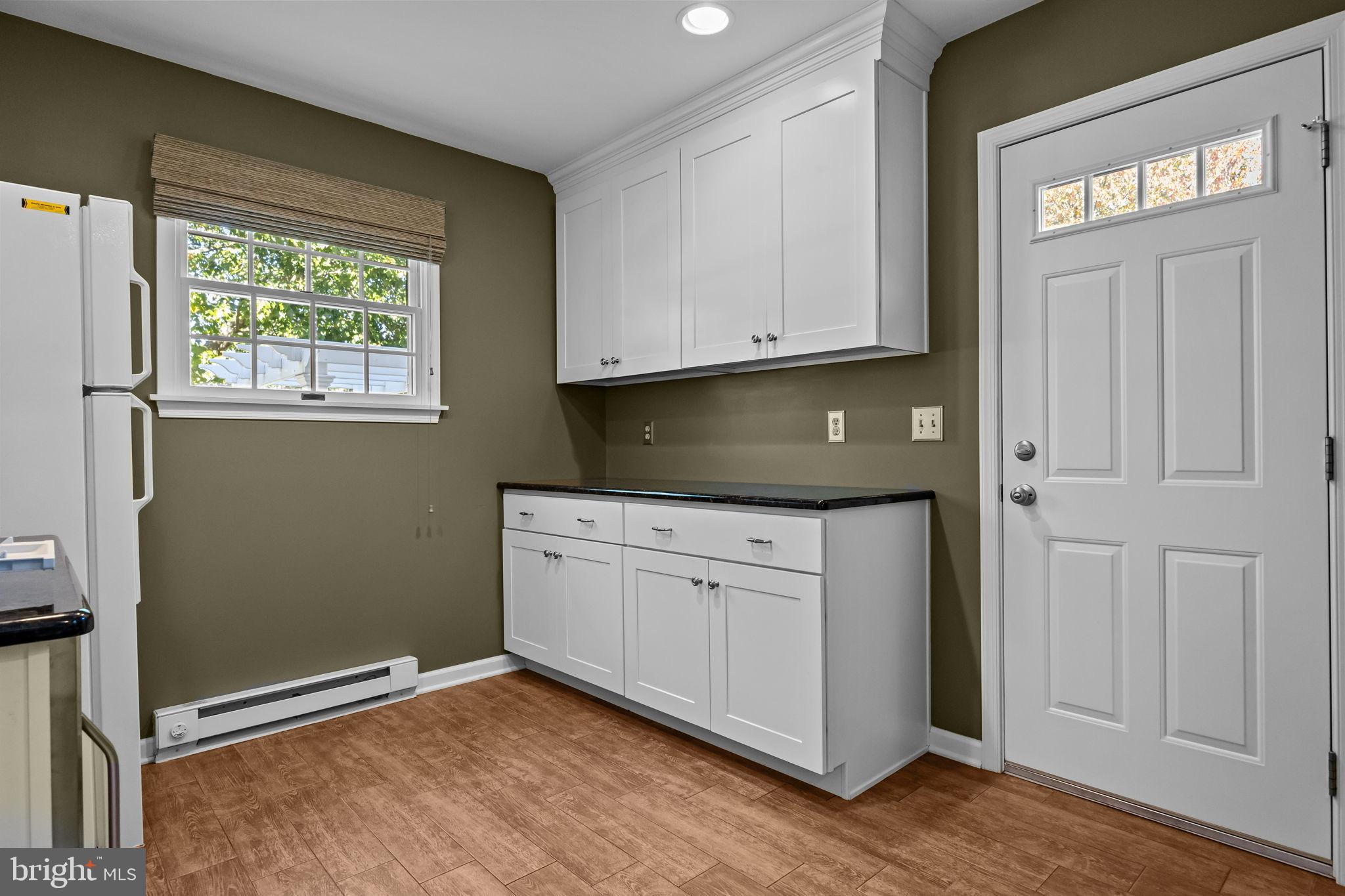 284 Greenview Road Yardley, PA 19067 - Photo 20 of 47 Beverage/Entertainment Counter