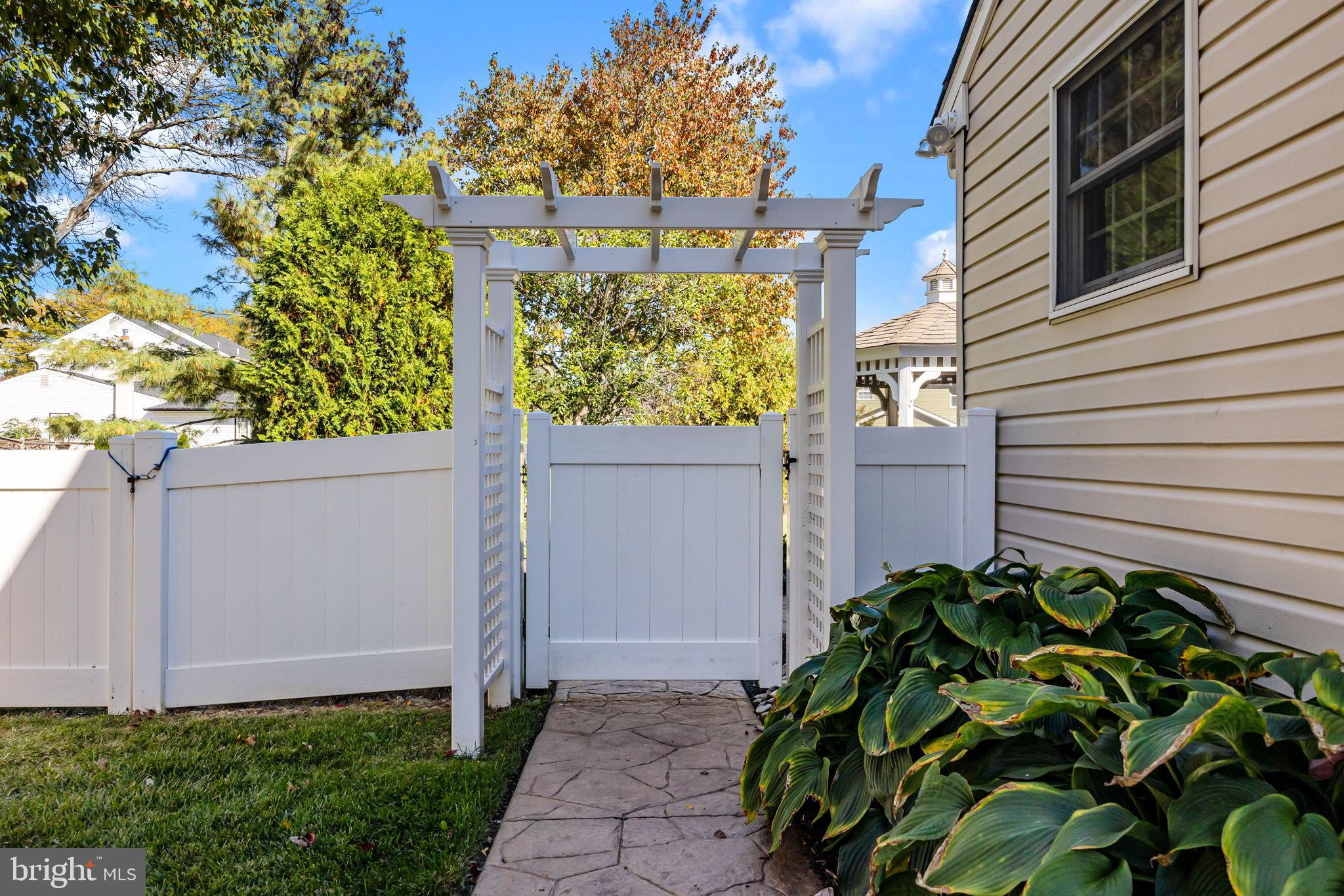 284 Greenview Road Yardley, PA 19067 - Photo 33 of 47 Gate to yard