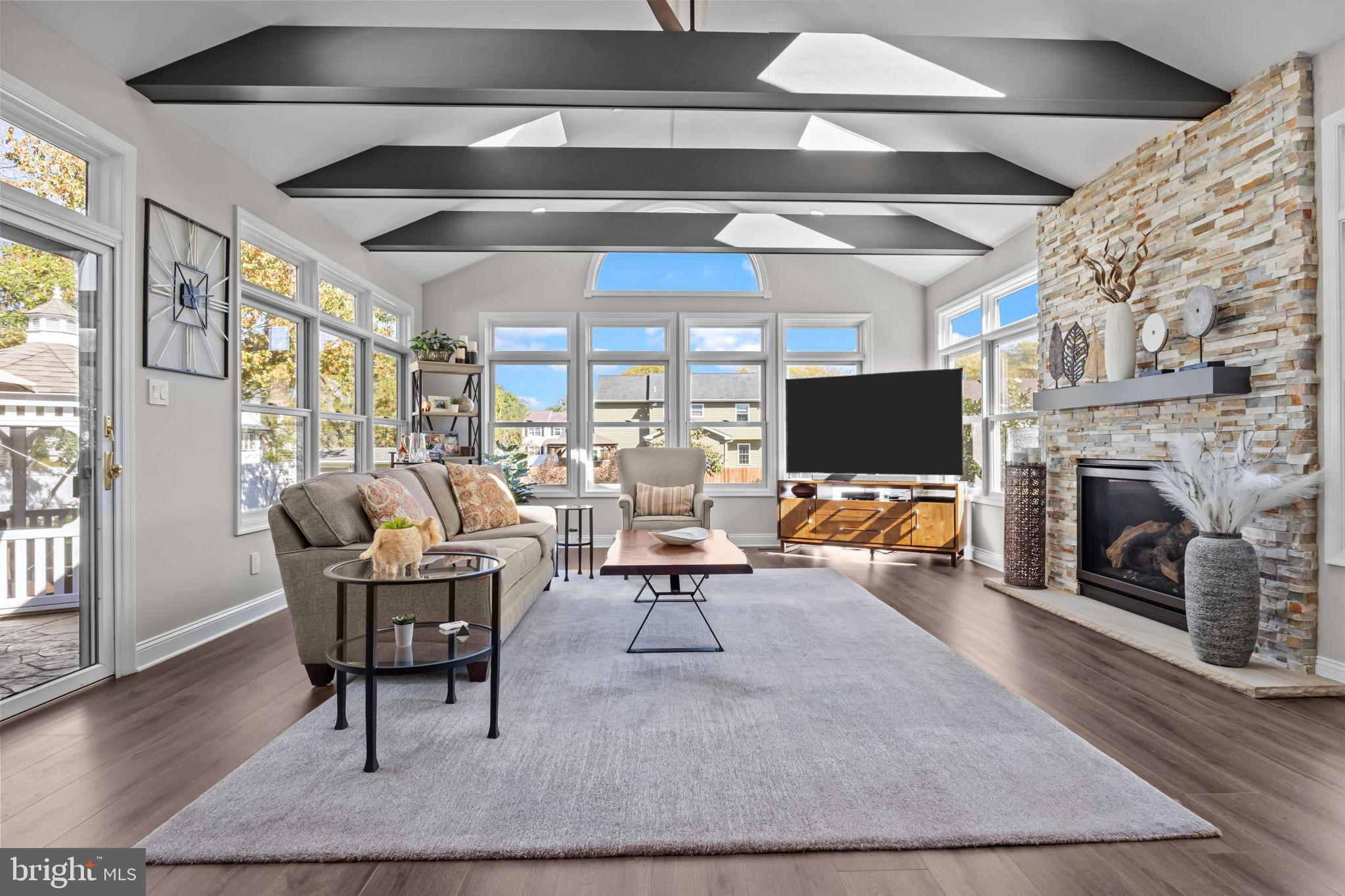 284 Greenview Road Yardley, PA 19067 - Photo 5 of 47 Stunning Great Room