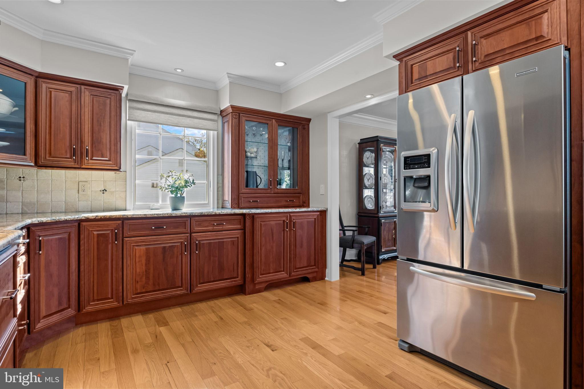 284 Greenview Road Yardley, PA 19067 - Photo 10 of 47 Lit Cabinets