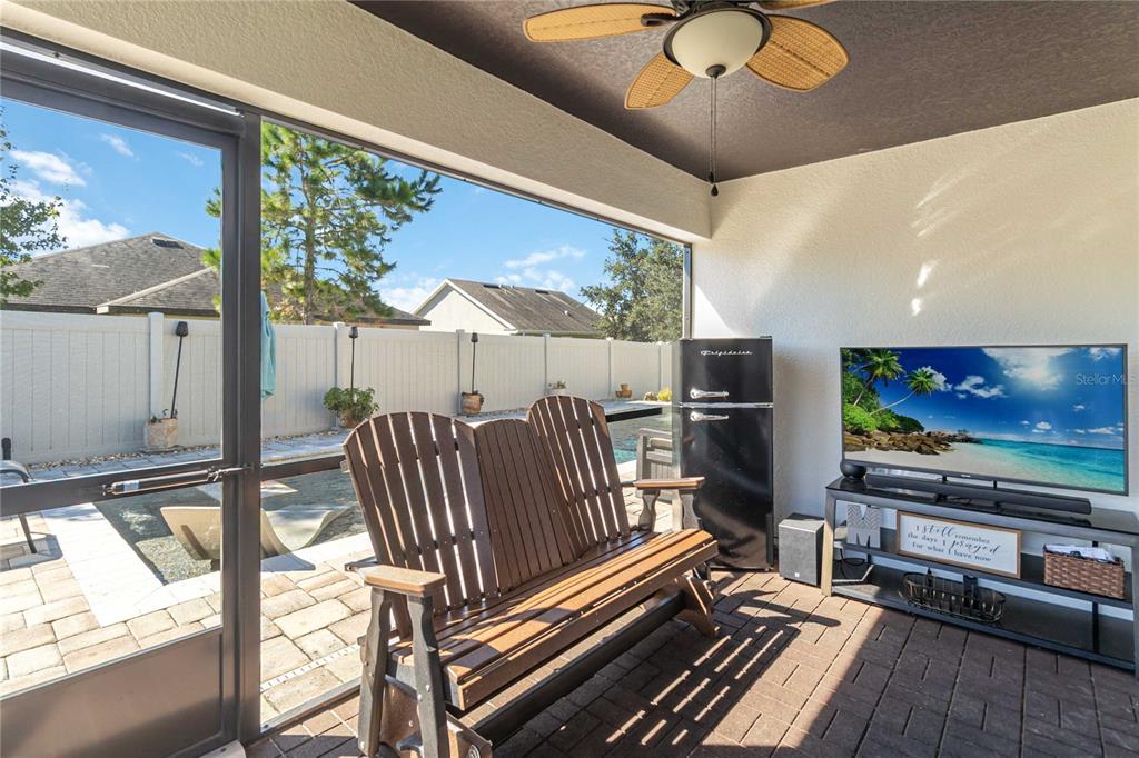 559 Siesta Key Avenue Tavares, FL 32778 - Photo 21 of 24 a living room with furniture and a flat screen tv