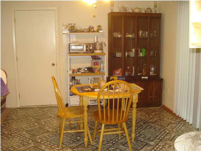 6469 Berryhill Road Milton, FL 32570 - Photo 3 of 11 Dining room has new til floors and opens to the Florida room.