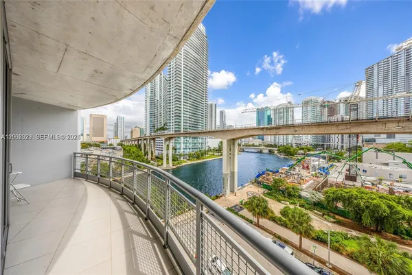 $2,999 | Neo Vertika, Miami, FL 33130
