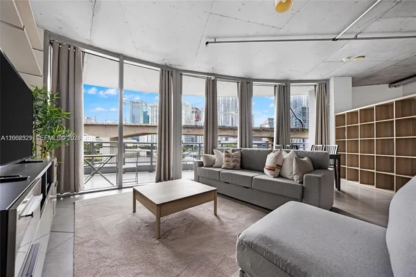 $2,999 | Neo Vertika, Miami, FL 33130