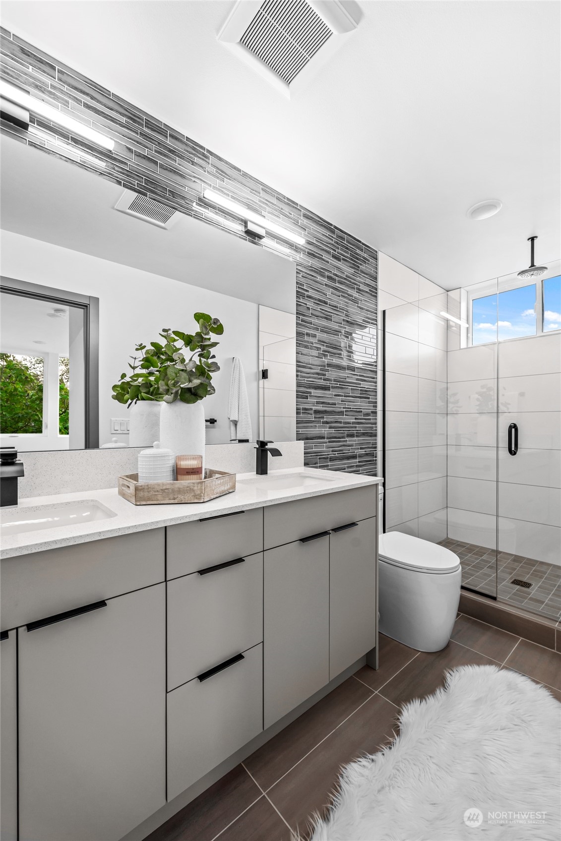 1621 South State Street Seattle, WA 98144 - Photo 19 of 23 a bathroom with a toilet sink and mirror