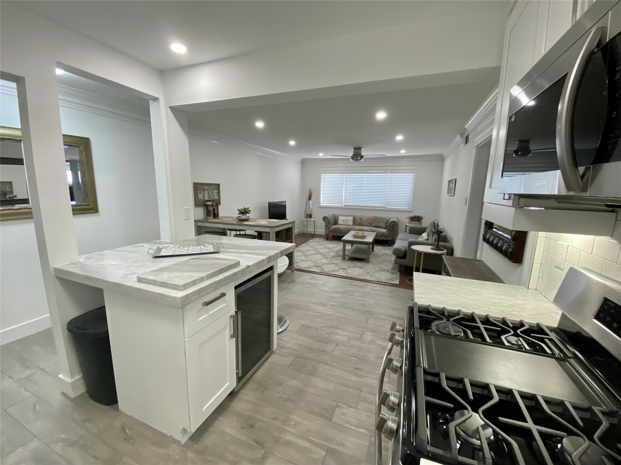 614 Kipling Street, Unit D8 Houston, TX 77006 - Photo 2 of 9 Gallery Image 2