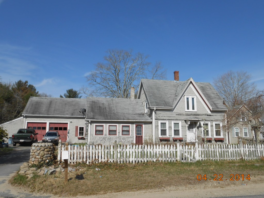 373 County Road Rochester, MA 02576 - Photo 1 of 1 a front view of a house with a yard