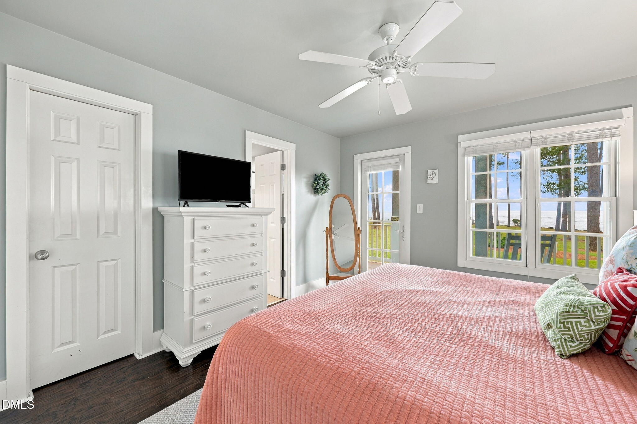 511 Neuse Village Road, Unit 7 Arapahoe, NC 28510 - Photo 20 of 59 24-web-or-mls-0C0A6476-edit (2)