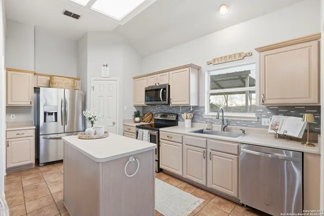 $389,000 | 144 Las Palomas Drive, La Vernia, TX 78121