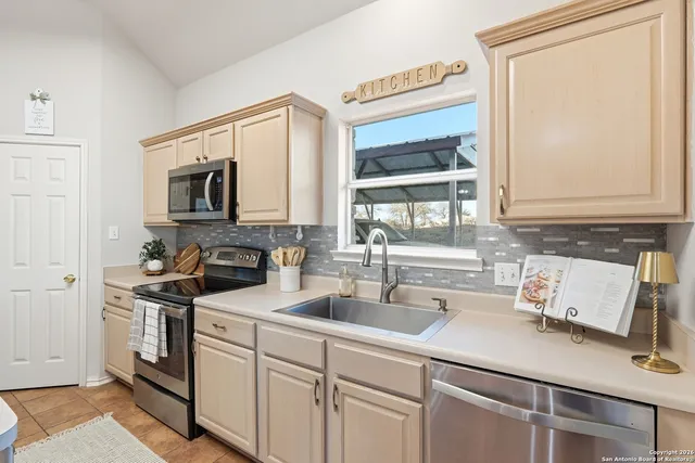 $389,000 | 144 Las Palomas Drive, La Vernia, TX 78121