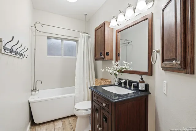 $389,000 | 144 Las Palomas Drive, La Vernia, TX 78121