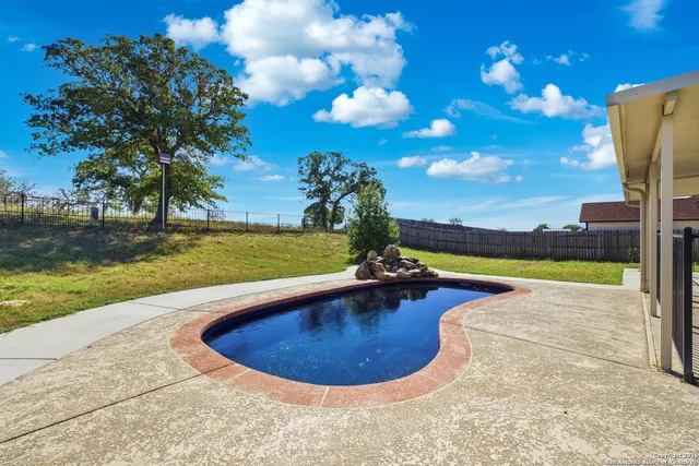 $389,000 | 144 Las Palomas Drive, La Vernia, TX 78121