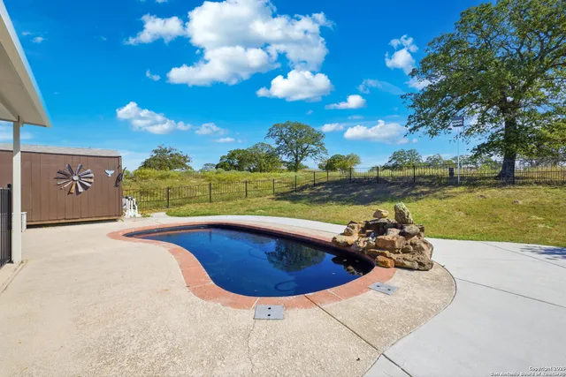 $389,000 | 144 Las Palomas Drive, La Vernia, TX 78121