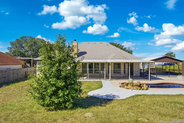 $389,000 | 144 Las Palomas Drive, La Vernia, TX 78121