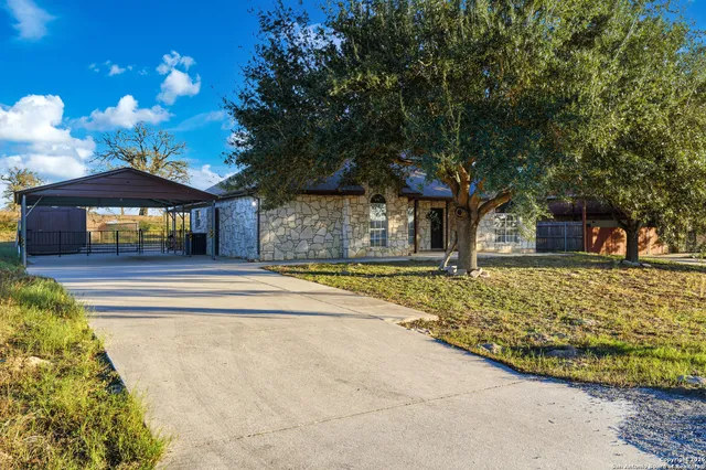 $389,000 | 144 Las Palomas Drive, La Vernia, TX 78121