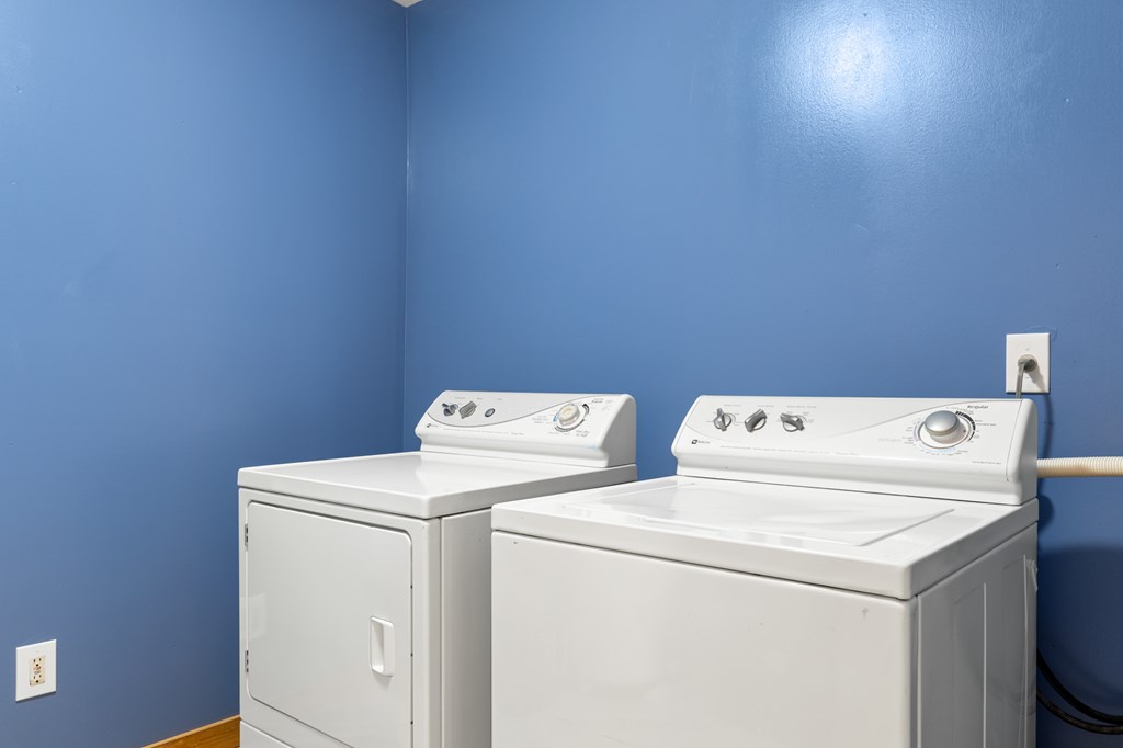 96 Holiday Court Ellijay, GA 30540 - Photo 35 of 51 a utility room with dryer and washer