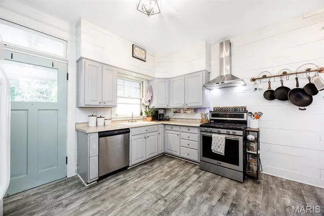 $214,900 | 215 South Benton Street, Edwardsville, IL 62025