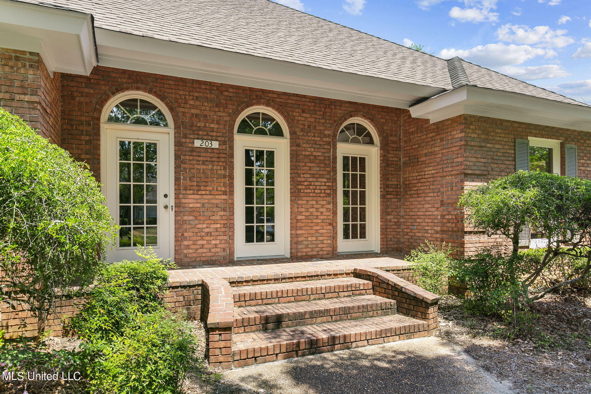 203 Hillside Street Ridgeland, MS 39157 - Photo 4 of 25 5-web-or-mls-203 Hillside-5
