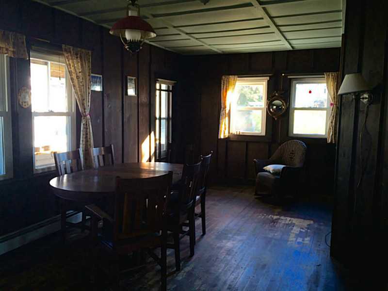 1256 Anthony Road Portsmouth, RI 02871 - Photo 5 of 20 Living Room.