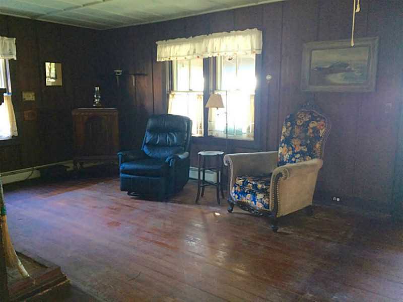 1256 Anthony Road Portsmouth, RI 02871 - Photo 7 of 20 Living Room.