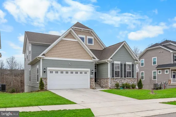 a view of front a house with a yard